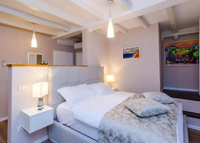 Villa Flores Studio Apartment