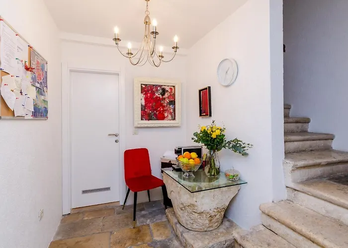 Villa Flores Studio Apartment